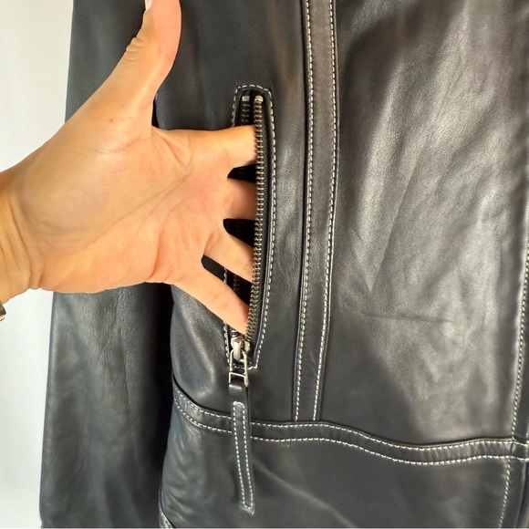 Bernardo Black Genuine Leather Zip up V front Biker Jacket Women's Size:L - Picture 5 of 16